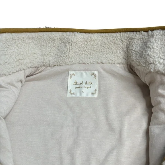 ALTAR’D STATE Women’s Size Small Cream Colored Sherpa Pocketed Vest - Picture 6 of 7